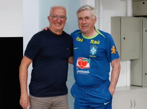 ancelotti-e-dorival-se-encontram-antes-de-treino-da-selecao.-veja