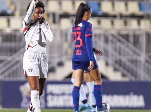 sao-paulo-goleia-bragantino-e-chega-as-quartas-do-brasileiro-feminino