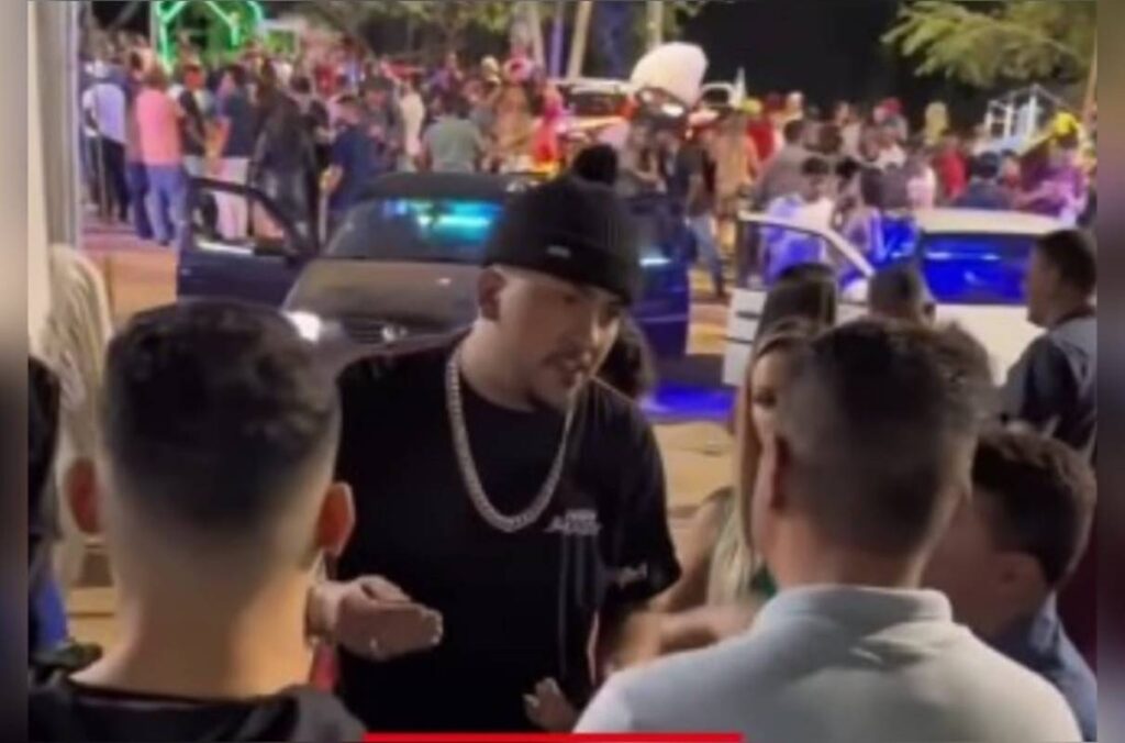 no-palco,-prefeito-cancela-show-de-dj-apos-quase-2h-de-atraso.-video