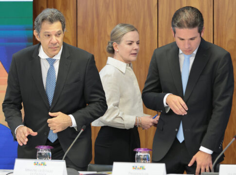governo-pressiona-ministros-do-centrao-a-defenderem-aumento-do-iof