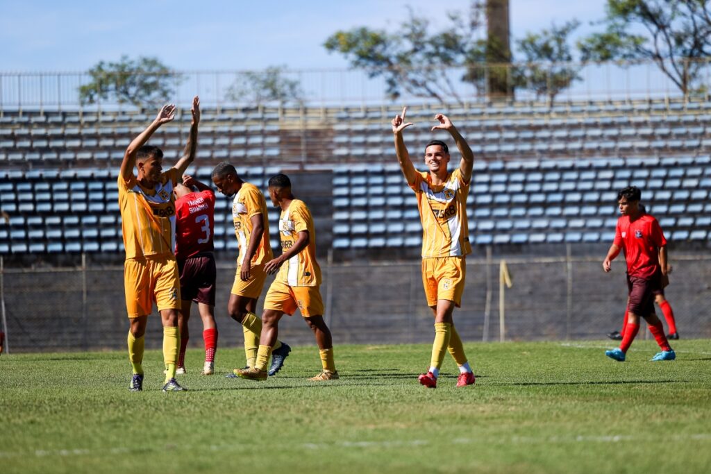 brasiliense-goleia-o-candango-e-volta-a-lideranca-no-candangao-sub-20