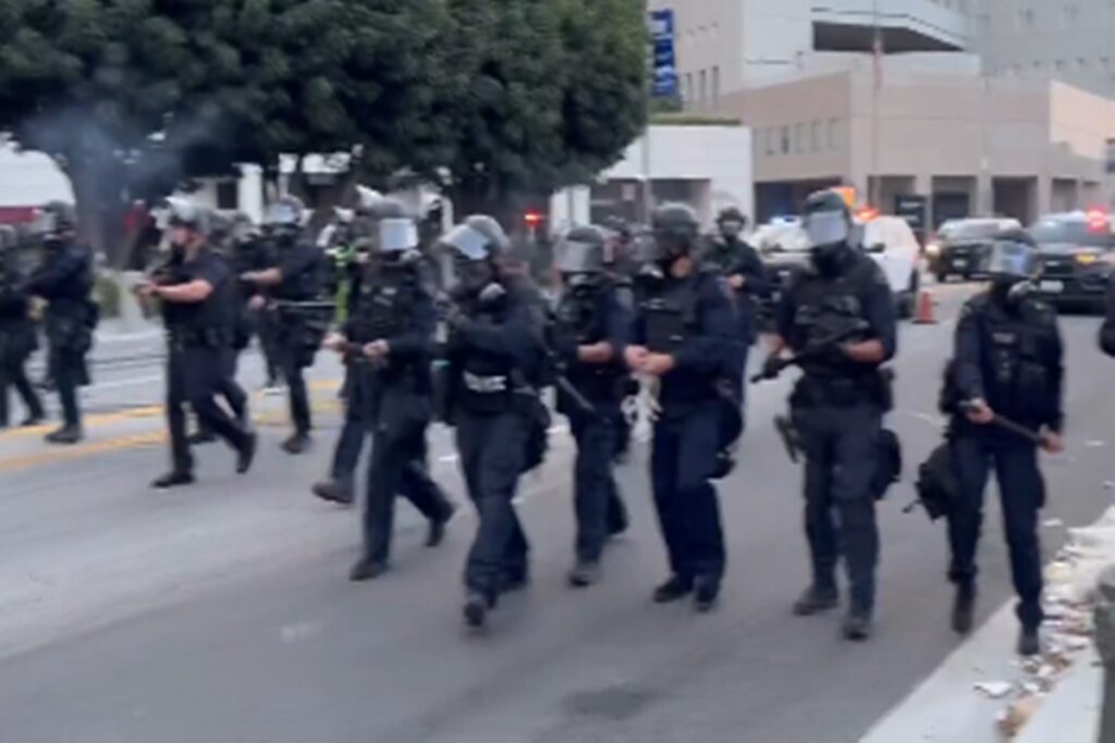 protestos-em-la:-trump-chama-governador-e-prefeito-de-“incompetentes”