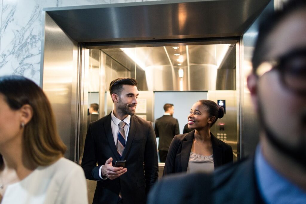“conversas-de-elevador”-sao-importantes-para-a-saude-mental,-diz-psicologa