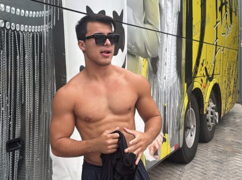 cantor-da-banda-djavu-e-alvo-de-extorsao-apos-enviar-fotos-picantes