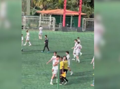 video:-pancadaria-entre-arbitro-e-jogadores-marca-partida-do-sub-17