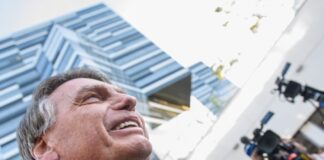 bolsonaro,-finalmente,-senta-se-no-banco-dos-reus.-merece