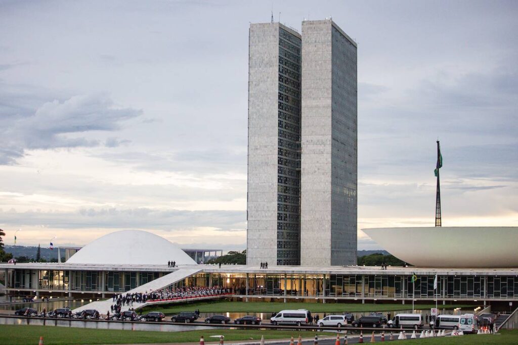 ha-20-anos-–quando-a-oposicao-se-preocupa-com-a-fragilidade-do-governo