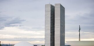 ha-20-anos-–quando-a-oposicao-se-preocupa-com-a-fragilidade-do-governo