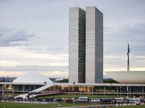 ha-20-anos-–quando-a-oposicao-se-preocupa-com-a-fragilidade-do-governo