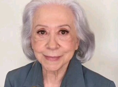 fernanda-montenegro-surpreende-ao-cantar-de-improviso-em-teatro