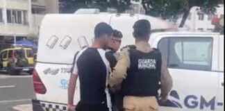 ambulante-vende-2-milhos-por-r$-1.064-a-turistas-e-e-preso-em-praia