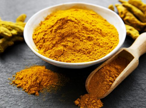 acao-anti-inflamatoria-da-curcuma-beneficia-intestino-e-cerebro