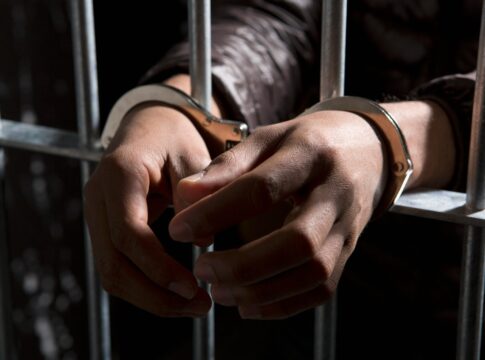autor-de-roubo-e-homicidio-e-preso-enquanto-passeava-com-a-namorada