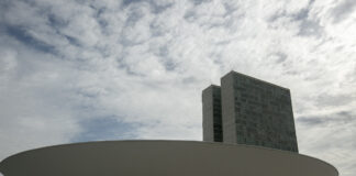 ha-vinte-anos-–-lula-no-mundo-das-nuvens
