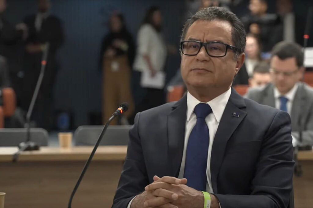 garnier-se-emociona-ao-dizer-que-nao-fez-troca-de-comando-na-marinha