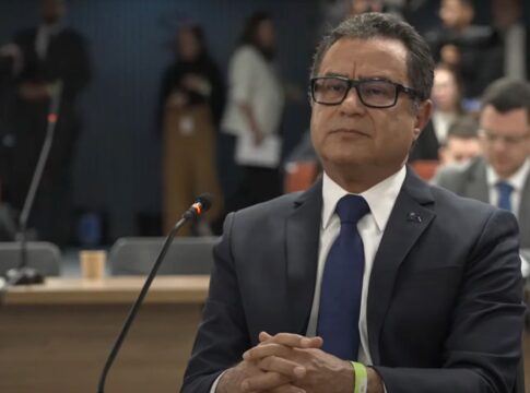 garnier-se-emociona-ao-dizer-que-nao-fez-troca-de-comando-na-marinha