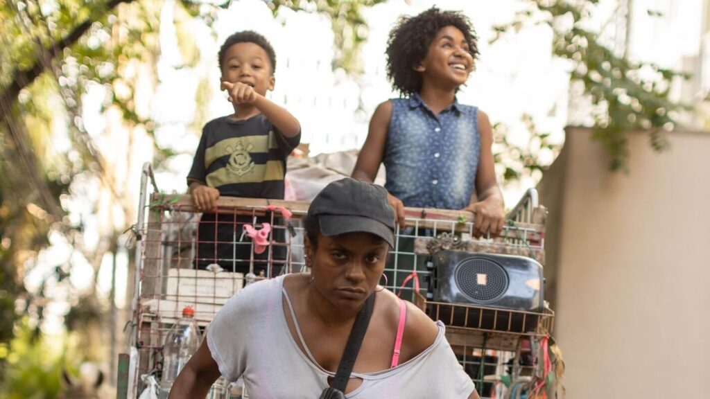 novo-filme-de-anna-muylaert,-a-melhor-mae-do-mundo,-abre-cine-pe