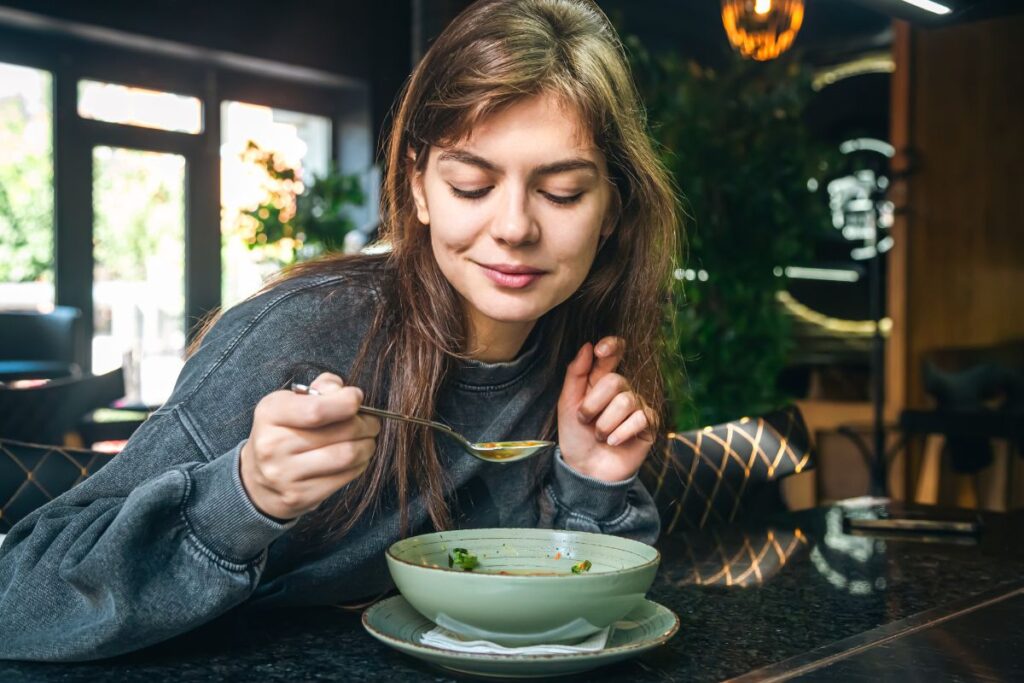 aprenda-a-fazer-5-sopas-ricas-em-proteina-vegetal-para-almoco-e-jantar