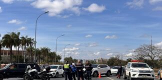 protesto-de-professores-em-greve-bloqueia-4-faixas-do-eixo-monumental
