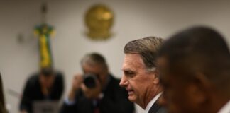 bolsonaro-diz-que-discurso-sobre-estado-de-sitio-era-de-celular-de-cid