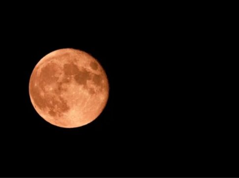 vespera-do-dia-dos-namorados-em-sp-tera-“lua-de-morango”.-veja-fotos