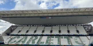 ancelotti-sera-homenageado-com-mosaico-em-jogo-do-brasil.-veja-imagens