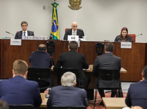 moraes-revoga-proibicao-de-reus-da-trama-golpista-de-manterem-contato