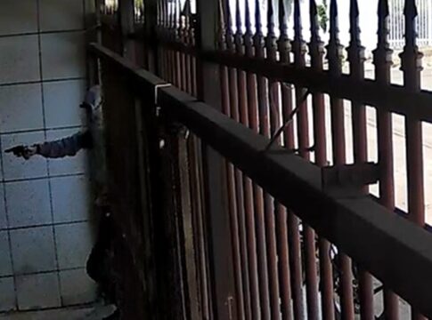 video:-trio-armado-rende-familia-e-rouba-carro-na-porta-de-casa-no-df