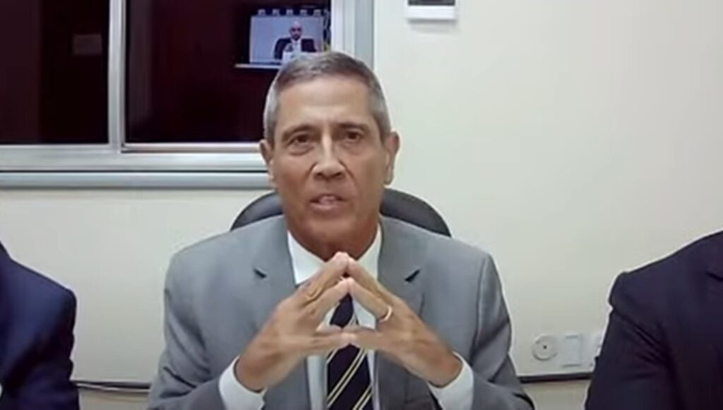 braga-netto-diz-que-ex-comandantes-faltaram-com-empatia-a-bolsonaro