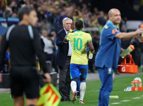 ancelotti-comemora-classificacao-e-elogia-torcida:-“esta-contente”