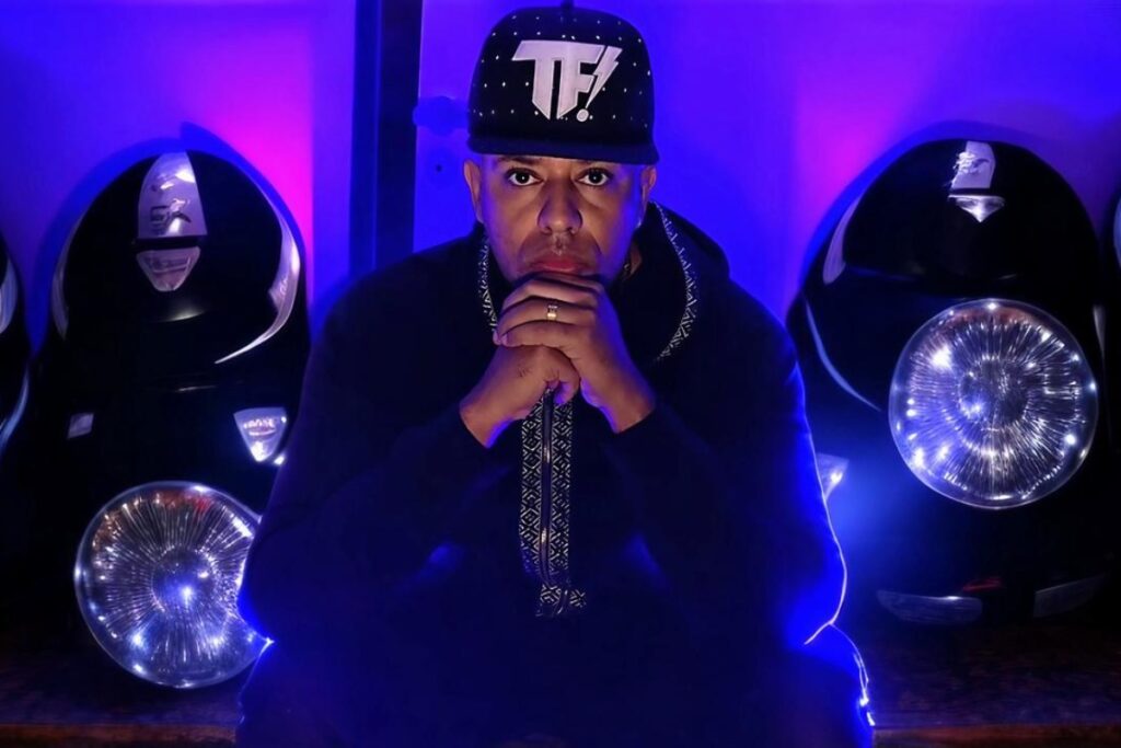 mc-koringa-lanca-nova-musica-e-celebra-os-30-anos-de-carreira