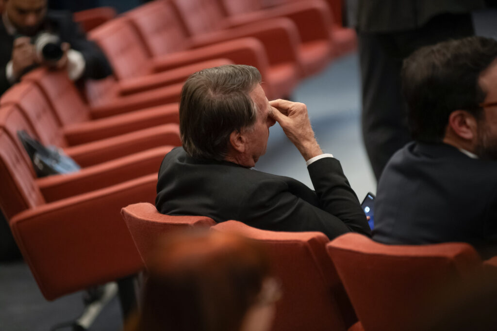 pintou-um-clima-que-obrigara-bolsonaro-a-ter-que-entubar-a-prisao