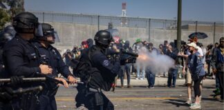 policia-de-la-diz-que-fez-“prisoes-em-massa”-apos-toque-de-recolher