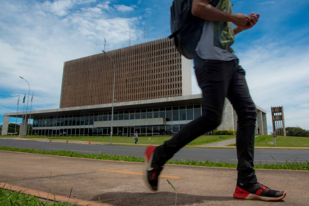 servidores-do-gdf-terao-“feriadao”-com-ponto-facultativo-em-19-e-20/6
