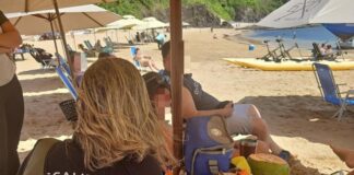 turista-e-autuado-por-perseguir-e-pegar-tartaruga-em-noronha