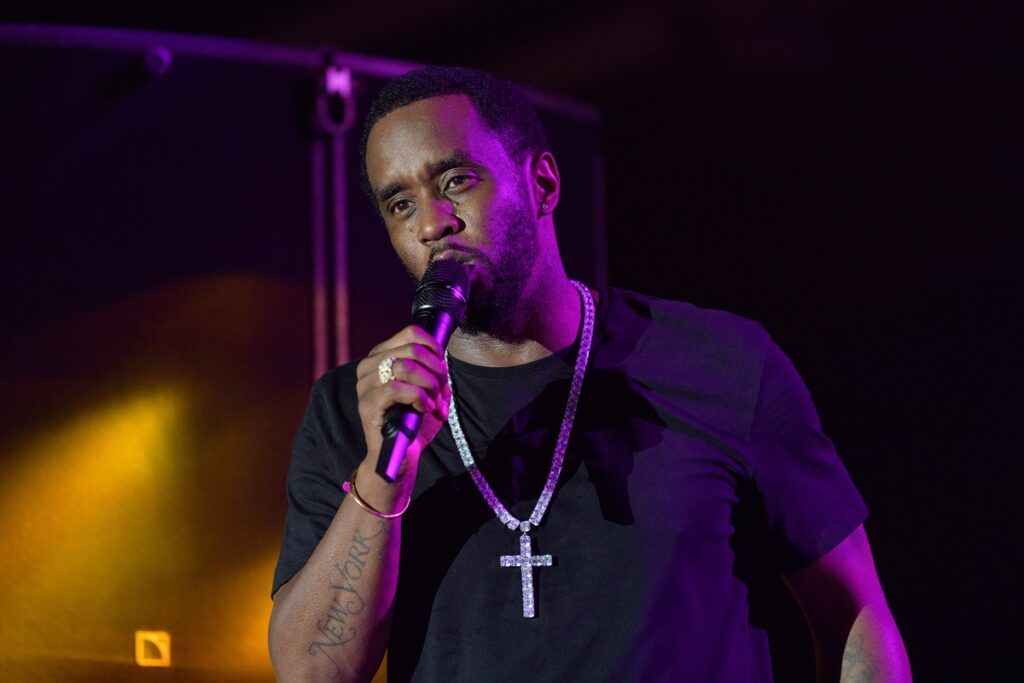 ex-de-diddy-que-o-acusa-de-abuso-confessa-que-ainda-o-ama