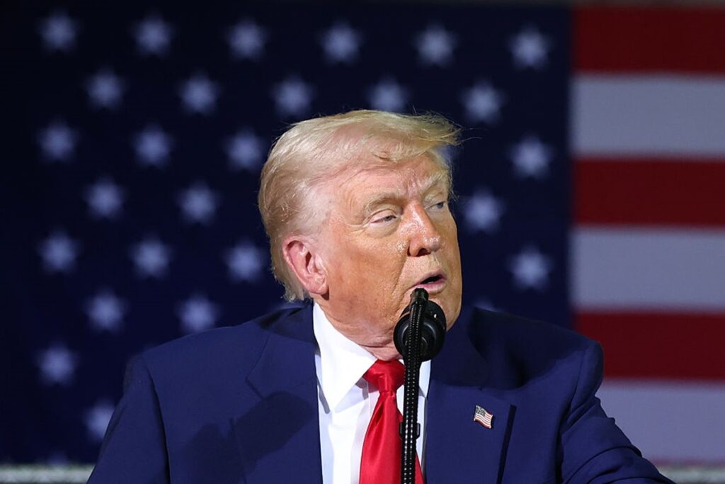 trump-volta-a-cobrar-fed-por-queda-dos-juros:-“baixar-1-ponto-inteiro”