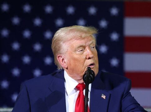 trump-volta-a-cobrar-fed-por-queda-dos-juros:-“baixar-1-ponto-inteiro”