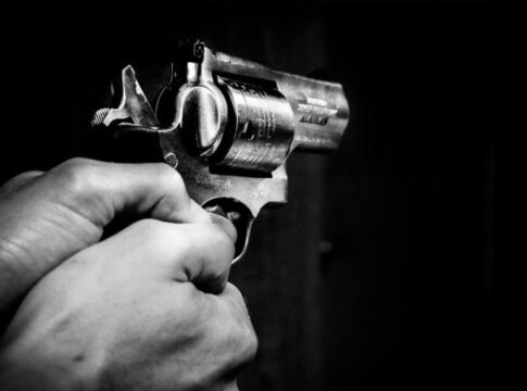 miolos-estourados:-homem-sobrevive-a-tiro-na-cabeca-proximo-a-igreja