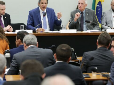 audiencia-com-haddad-e-encerrada-apos-tumulto-entre-deputados
