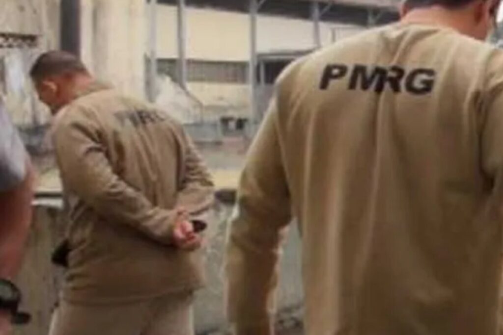 quatro-pms-sao-presos-por-facilitar-celular-em-presidio de policiais