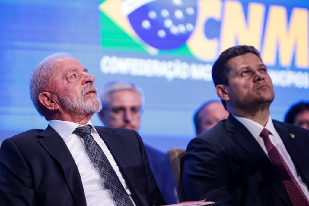 oposicao-ve-alcolumbre-“super-governista”,-mas-duvida-que-resolva-iof