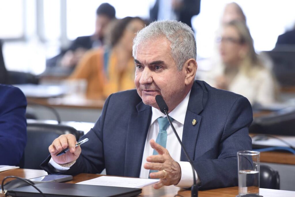 “se-ele-cita-senador,-eu-sou-um-dos-citados”,-diz-senador-padrinho-de-alvo-da-pf