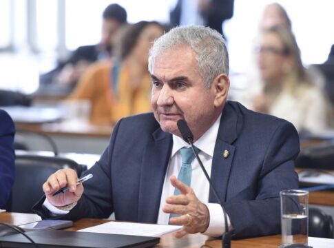 “se-ele-cita-senador,-eu-sou-um-dos-citados”,-diz-senador-padrinho-de-alvo-da-pf