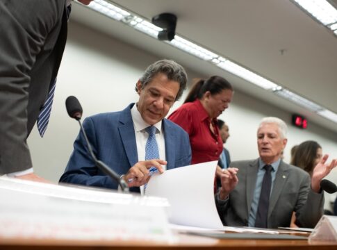 apos-confusao,-bolsonaristas-querem-novo-tete-a-tete-com-haddad