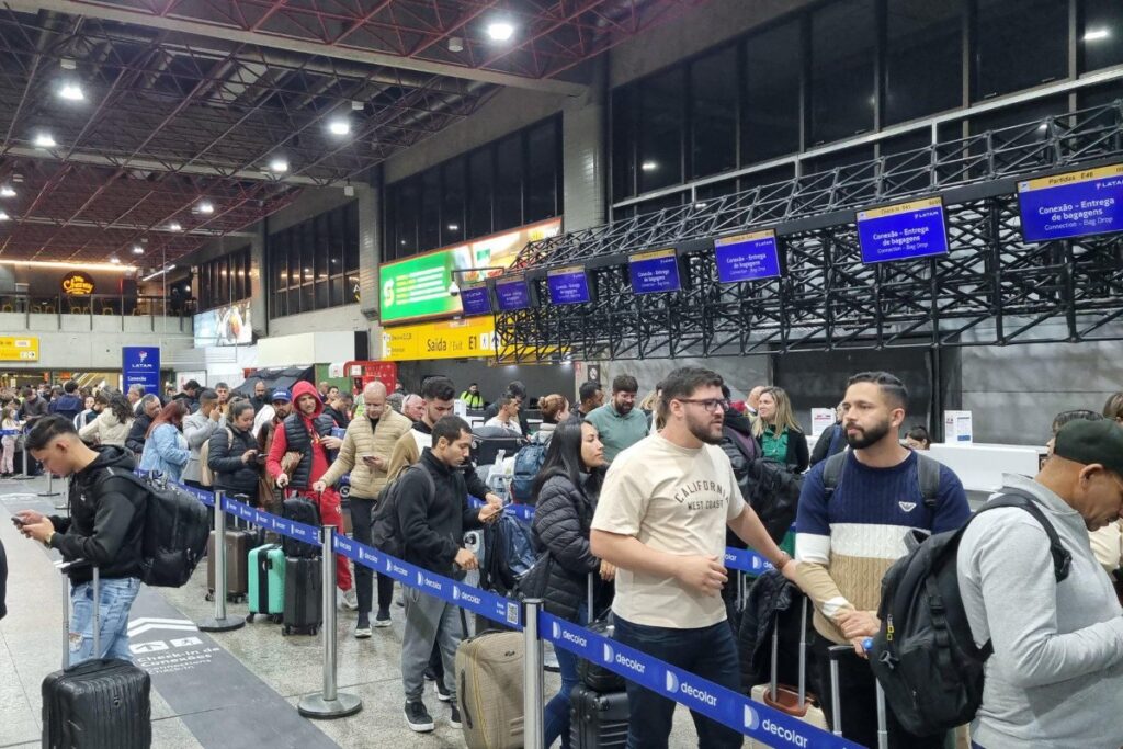 drones-interrompem-voos-e-causam-transtornos-no-aeroporto-de-guarulhos