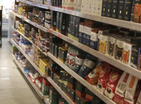 comercio-tem-queda-de-0,4%-em-abril,-depois-de-tres-altas