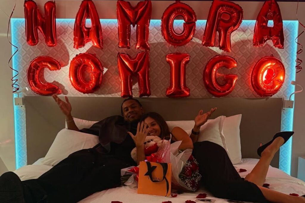 ex-bbb-paulo-andre-oficializa-namoro-com-thays,-mae-de-seu-filho