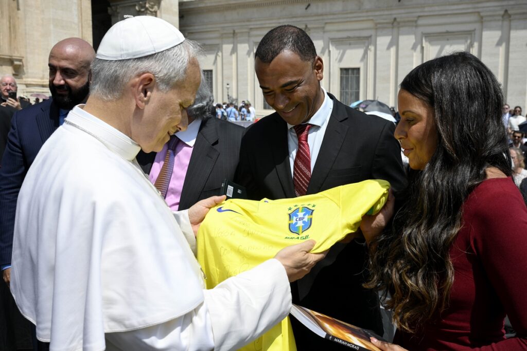 relacao-de-papa-leao-xiv-com-os-esportes-e-revelada-pela-moda