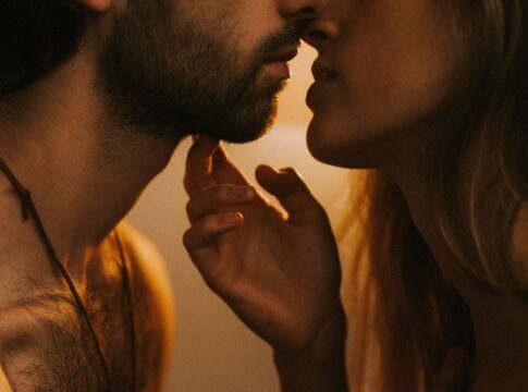 no-sexo,-pessoas-pensam-“na-ex-e-em-colegas-de-trabalho”,-diz-pesquisa